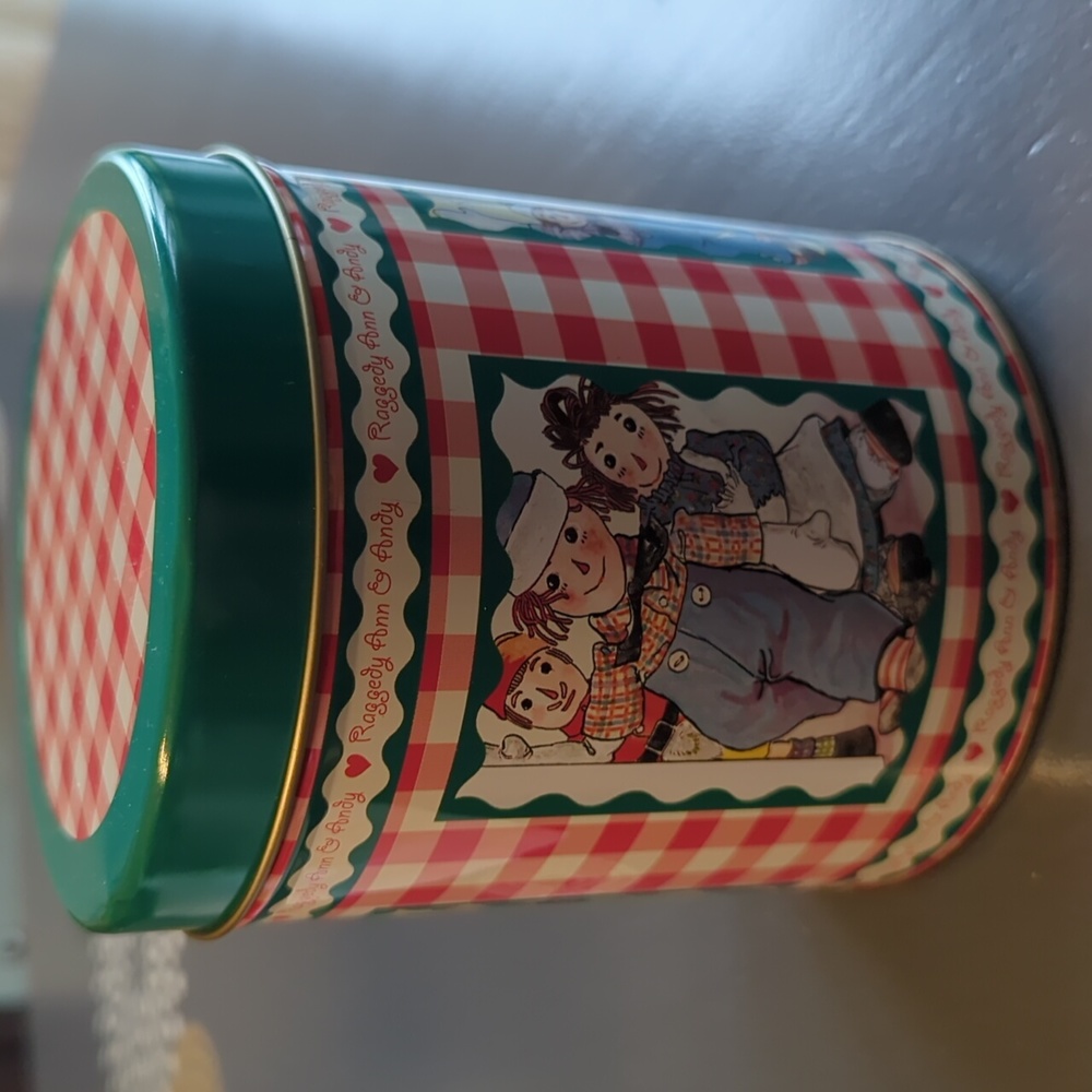 Raggedy & Ann Tin